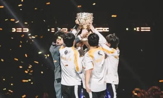 亚运电竞LOL项目集训合照公布：Uzi、Bsyy赫然在列