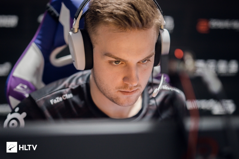 100T官推发布Doublelift、Prince交换队服合影：意义所在